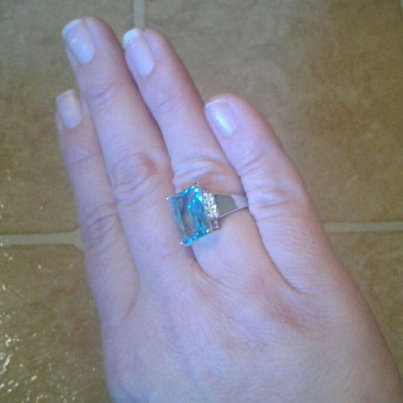 Blue topaz ring 5🌟 rated - Picture 6 of 7